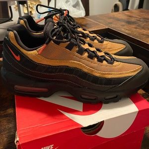 Nike Air Max 95 Essential Cosmic Clay